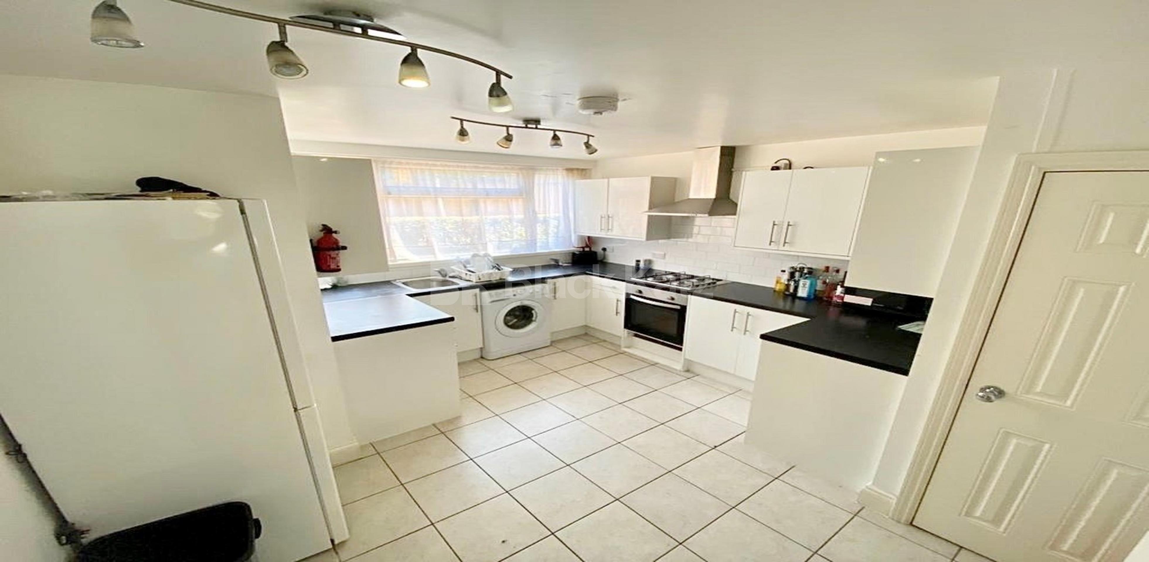 			PERFECT FOR 4 SHARERS!, 4 Bedroom, 1 bath, 1 reception House			 Lough Road, CALEDONIAN ROAD-BARNSBURY N7